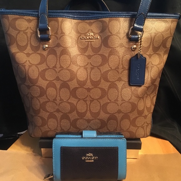 Coach Handbags - Coach khaki signature tote+Colorblock Wallet SET